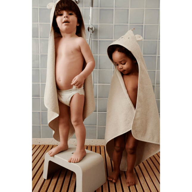 Liewood Badcape Baby Albert Polar Bear Sandy koop je bij Babywinkel