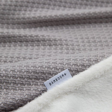 Bamboom Ledikantdeken Dubbel T.O.G 2.2 Warm Grijs 100x150cm koop je bij Babywinkel