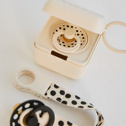 BIBS Gift Set Polka Soothe & Go Latex Ivory Black koop je bij Babywinkel