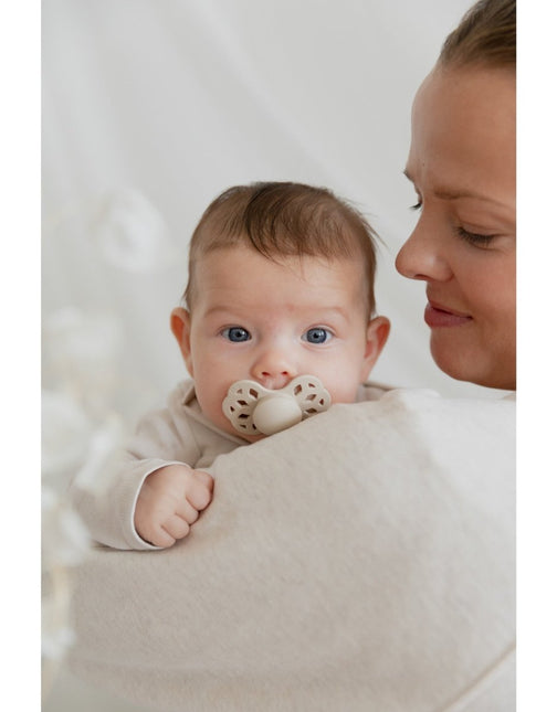 BIBS Speen Maat 1 Silicone Symmetrical Vanilla/Peach 2st koop je bij Babywinkel