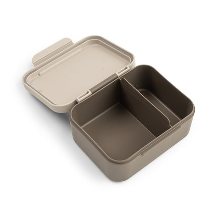 Done by Deer Lunchbox Incl. Snackprikkers Tiny Trails Sand koop je bij Babywinkel