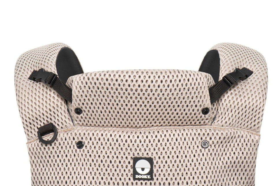 Dooky Draagdoek Urban Comfort Beige Desert koop je bij Babywinkel