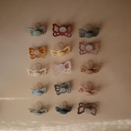 Frigg Speen Maat 2 Butterfly Blush/Cedar Silicone 2 - Pack koop je bij Babywinkel