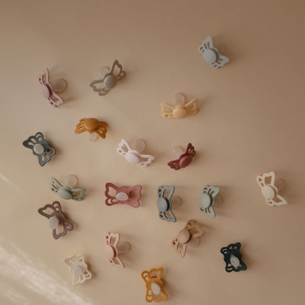 Frigg Speen Maat 2 Butterfly Blush/Cedar Silicone 2 - Pack koop je bij Babywinkel