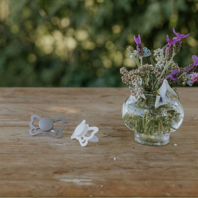 Frigg Speen Maat 2 Butterfly Portobello/Cream Silicone 2St koop je bij Babywinkel