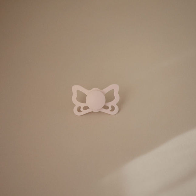 Frigg Speen Maat 2 Butterfly White Lilac/Tw. Mauve Silicone 2 - Pack koop je bij Babywinkel