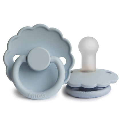 Frigg Speen Maat 2 Daisy Powder Blue Silicone koop je bij Babywinkel