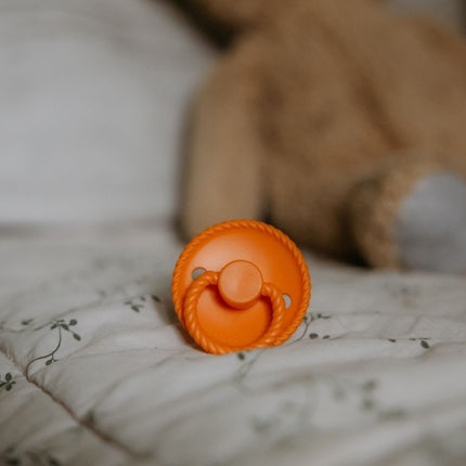 Frigg Speen Maat 2 Rope Cream/Maple Silicone 2 - Pack koop je bij Babywinkel