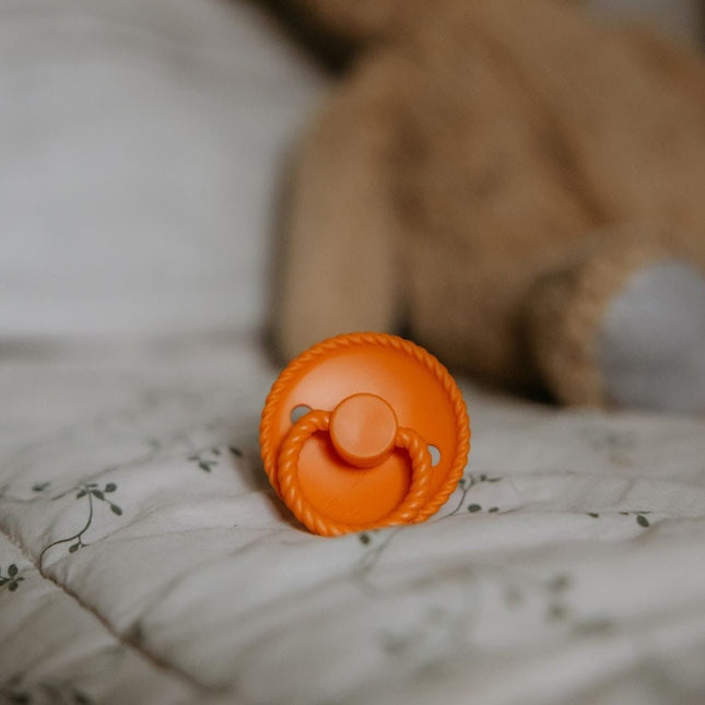 Frigg Speen Maat 2 Rope Cream/Maple Silicone 2 - Pack koop je bij Babywinkel