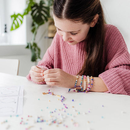 Gekleurde Knutselset Kralen Armbanden Maken koop je bij Babywinkel