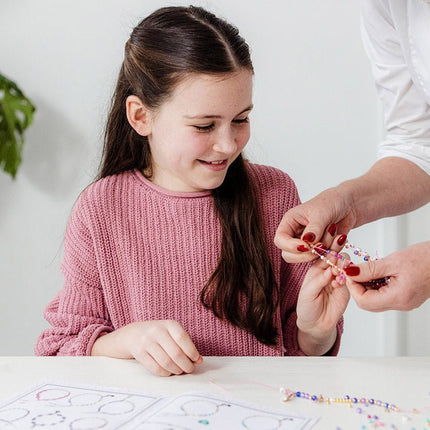 Gekleurde Knutselset Kralen Armbanden Maken koop je bij Babywinkel