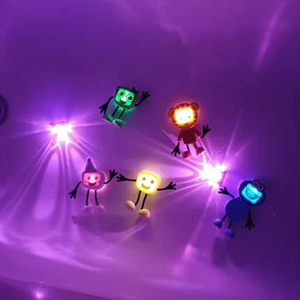 Glopals Badspeelgoed Sensorisch Light - Up Poppetje en Cubes Blair koop je bij Babywinkel