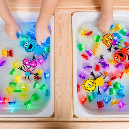 Glopals Badspeelgoed Sensorisch Light - Up Poppetje en Cubes Cookie koop je bij Babywinkel