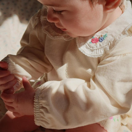 Konges Slojd Romper Pami Antique White koop je bij Babywinkel