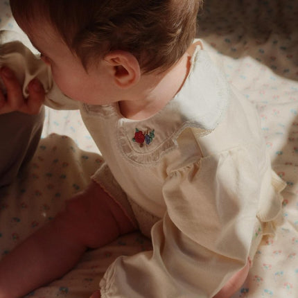 Konges Slojd Romper Pami Antique White koop je bij Babywinkel
