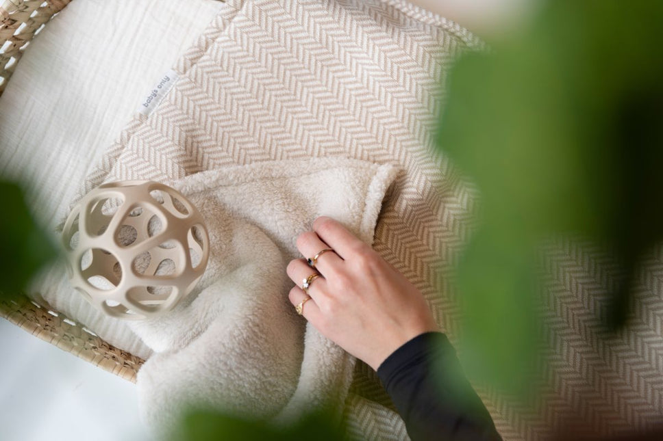 Baby's Only Ledikantdeken Teddy Dawn Blush/ Ecru koop je bij Babywinkel