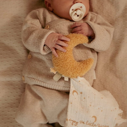 Little Dutch Baby Vestje Overslag Soft Beige Melee koop je bij Babywinkel