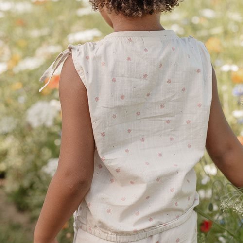 Little Dutch Babyblouse Sand Mouwloos koop je bij Babywinkel
