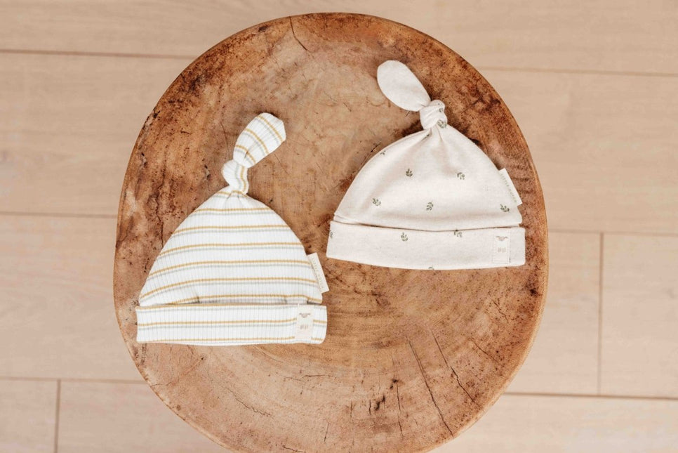 Little Dutch Babymutsje Met Knoop Streep koop je bij Babywinkel