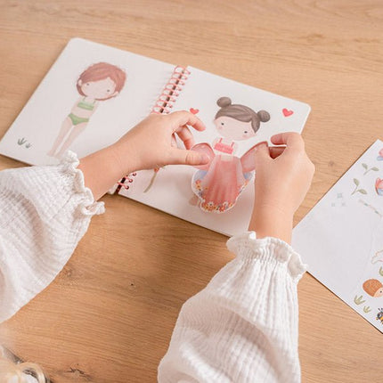 Little Dutch Stickerboek Aankleedboek Rosa En Friends koop je bij Babywinkel