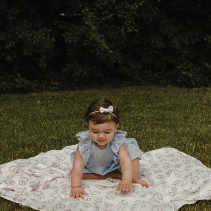 Lulujo Hydrofiele Doek Peace 120x120cm koop je bij Babywinkel