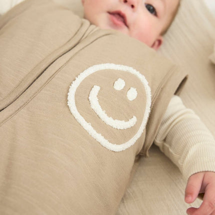 Meyco Baby Slub Met Smile Applicatie Baby Slaapzak Met Afritsbare Mouwen Taupe/Offwhite koop je bij Babywinkel