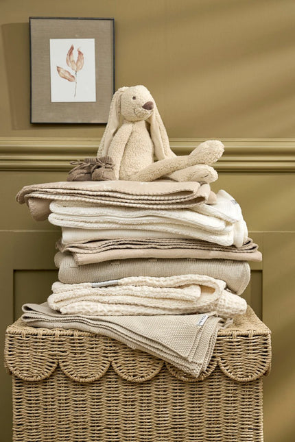 Meyco Ledikantdeken Knots Soft Sand 100X150cm koop je bij Babywinkel
