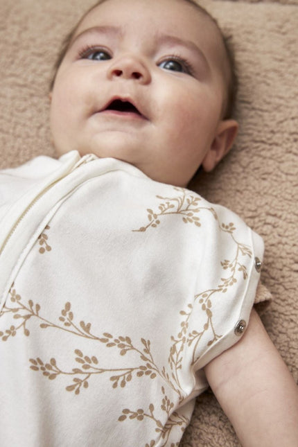 Meyco Slaapzak Baby Branches Zomer Sand 70cm koop je bij Babywinkel