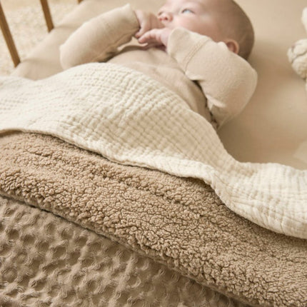 Meyco Wiegdeken Wafel Teddy Taupe 75X100cm koop je bij Babywinkel