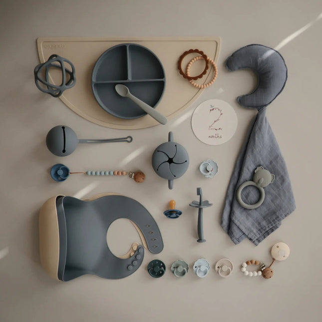 Mushie Baby Bordje Silicone Tradewinds koop je bij Babywinkel