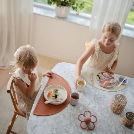 Mushie Babybord Blush koop je bij Babywinkel