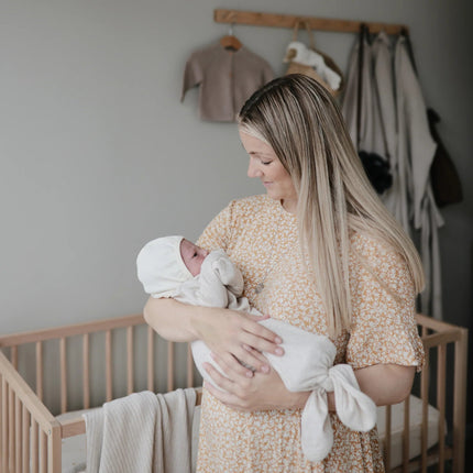 Mushie Babymutsje Bonnet Ivory koop je bij Babywinkel