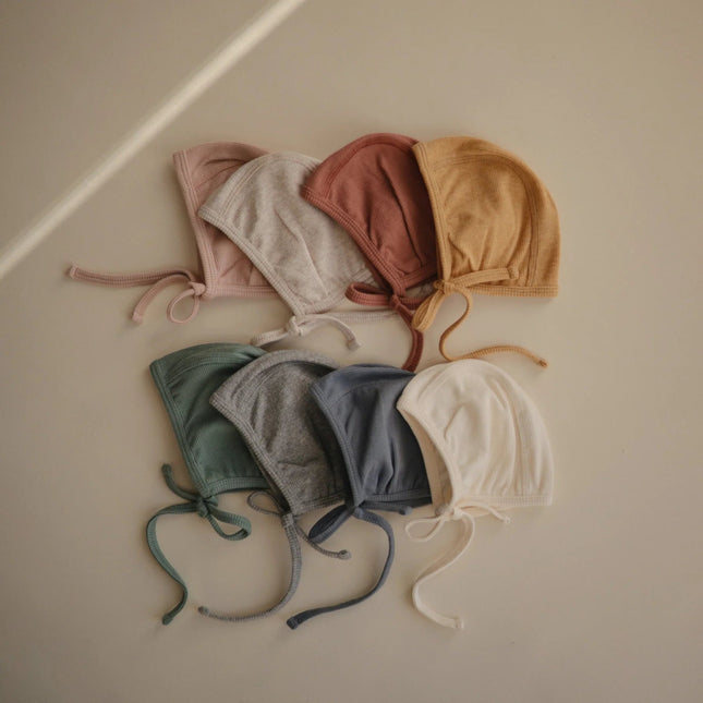 Mushie Babymutsje Bonnet Ivory koop je bij Babywinkel