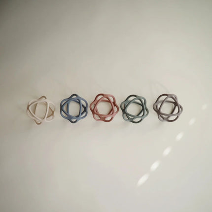 Mushie Bijtring Bal Woodchuck koop je bij Babywinkel