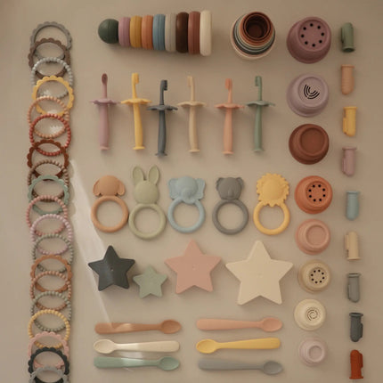 Mushie Bijtring Leeuw Soft Yellow koop je bij Babywinkel