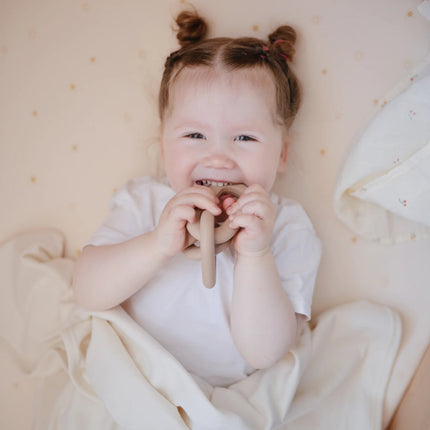 Mushie Bijtring Naturel koop je bij Babywinkel