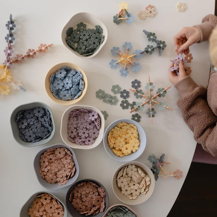 Mushie Bouwset Bloemen 100 Delig koop je bij Babywinkel