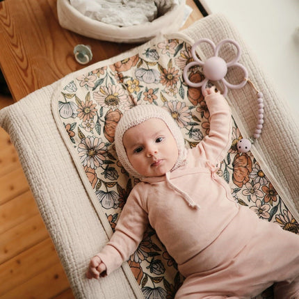 Mushie Rammelaar Daisy Soft Lilac koop je bij Babywinkel