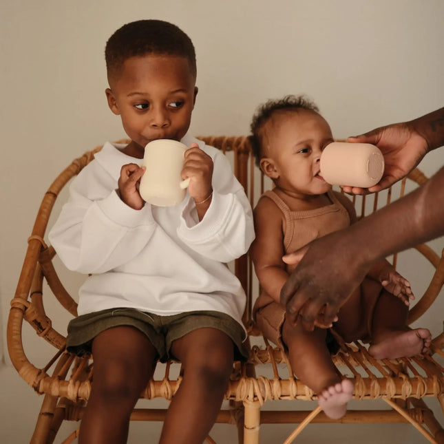 Mushie Drinkbeker Met Tuit Blush koop je bij Babywinkel