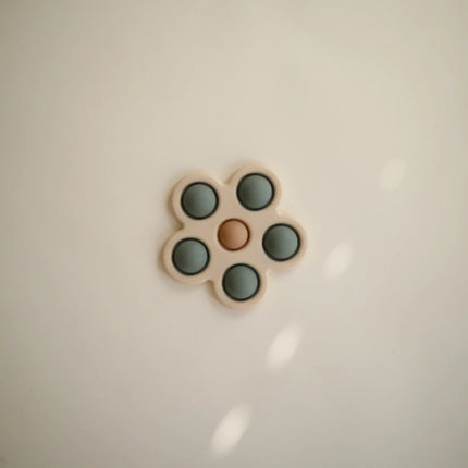 Mushie Educatief Speelgoed Druk Bloem Dried Thyme/Natural/Shifting Sand koop je bij Babywinkel