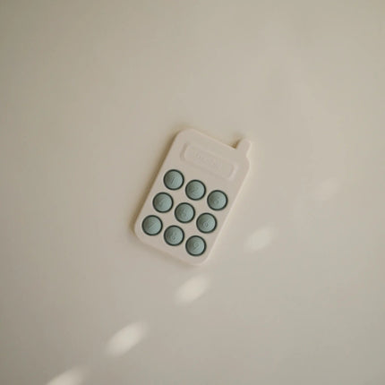Mushie Educatief Speelgoed Druk Telefoon Cambridge Blue koop je bij Babywinkel