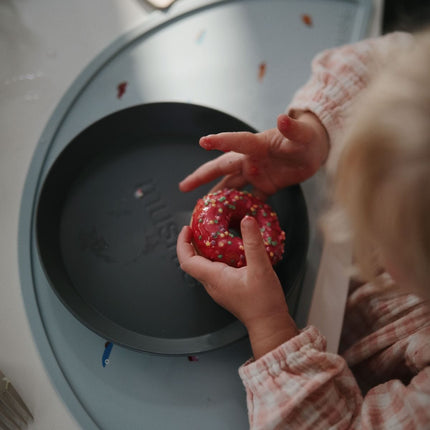 Mushie Giftbox Kinderservies Set Rond Smoke koop je bij Babywinkel