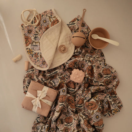 Mushie Inbakerdoek Retro Flowers koop je bij Babywinkel
