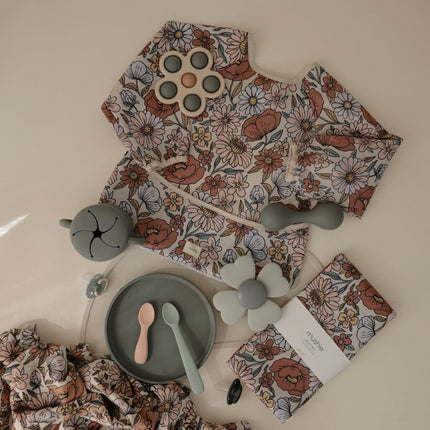 Mushie Slabbetje Long Sleeve Retro Flowers koop je bij Babywinkel