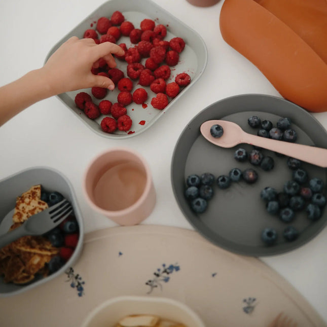 Mushie Placemat Flowers koop je bij Babywinkel