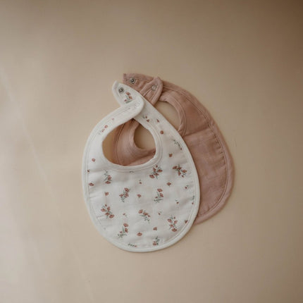 Mushie Slabbetje Blush/Pink Floral 2St koop je bij Babywinkel