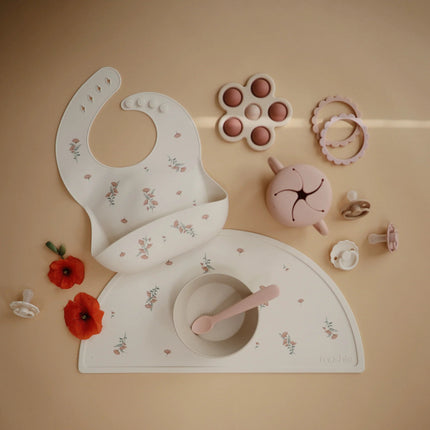 Mushie Slabbetje Siliconen Pink Flowers koop je bij Babywinkel