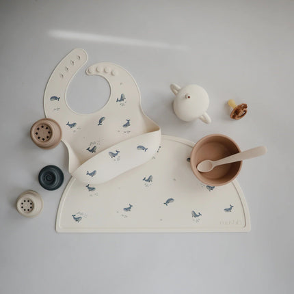 Mushie Slabbetje Siliconen Whales koop je bij Babywinkel
