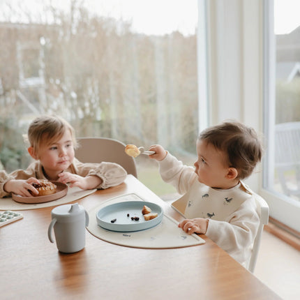 Mushie Slabbetje Siliconen Whales koop je bij Babywinkel