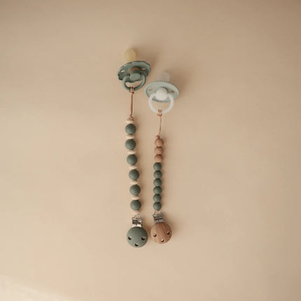 Mushie Speenkoord Eva Dried Thyme koop je bij Babywinkel